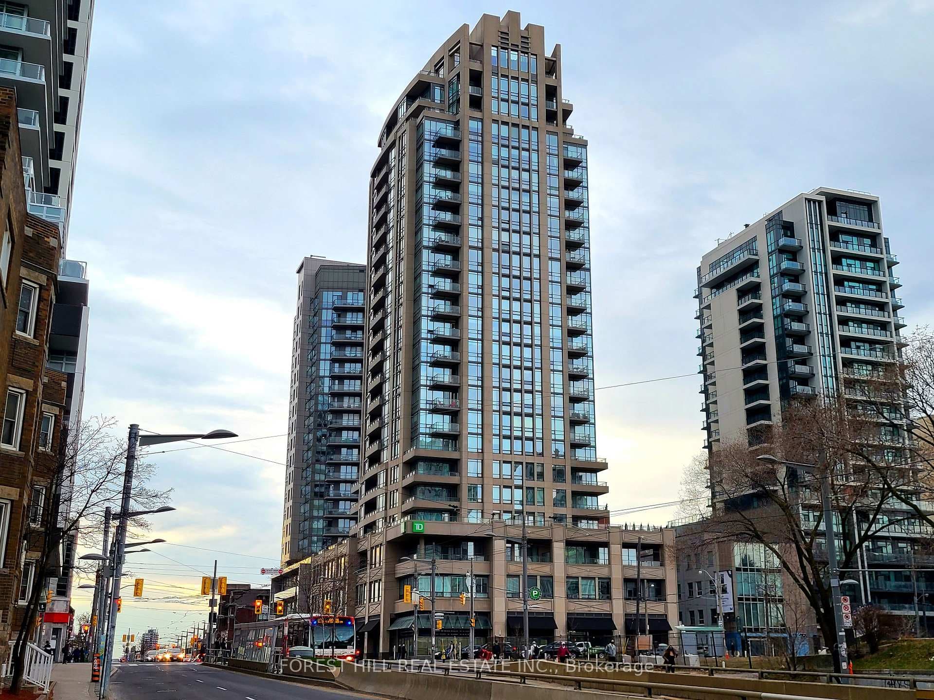 500 St. Clair Avenue Unit 401 photo 11
