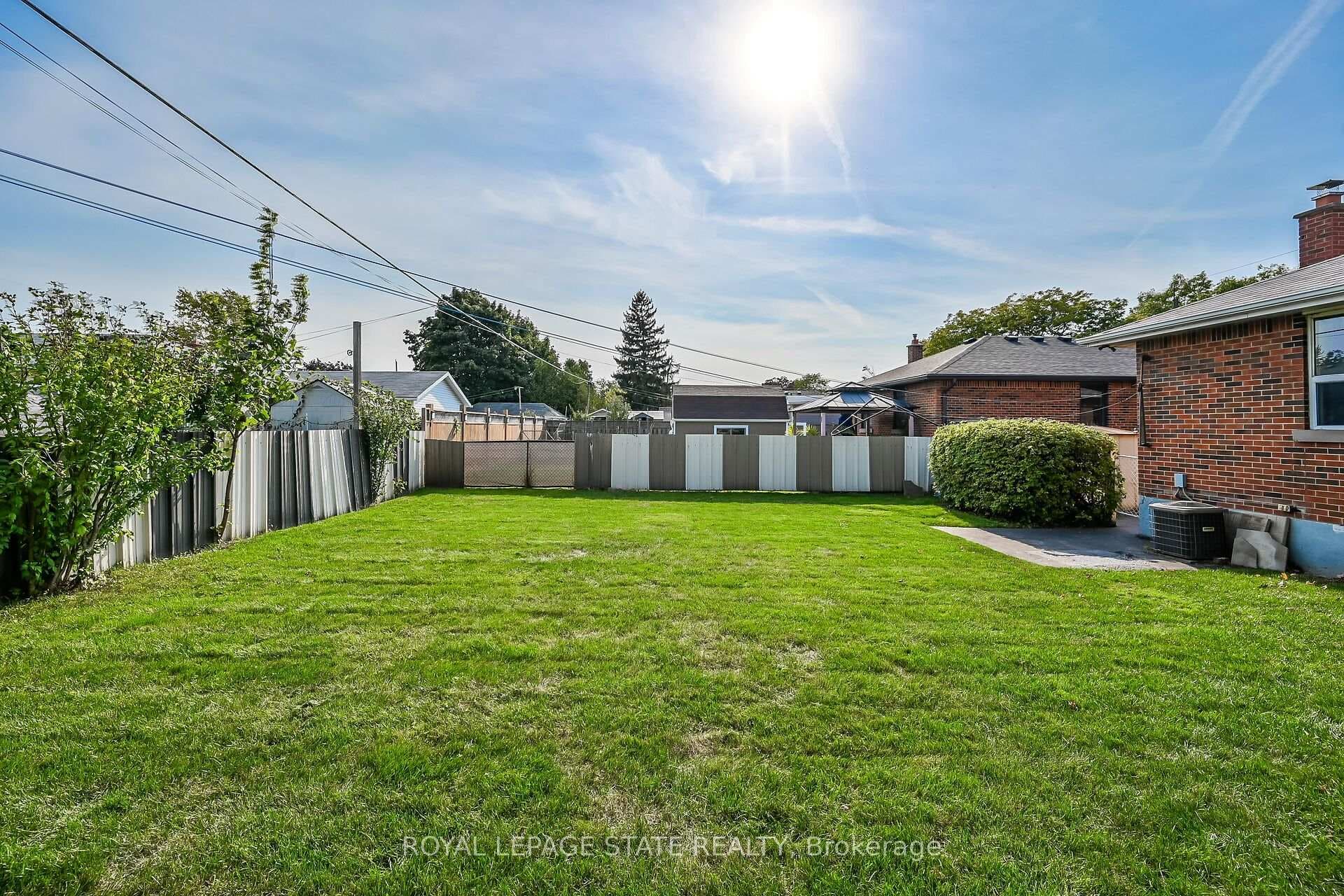 63 Fernwood Crescent photo 30
