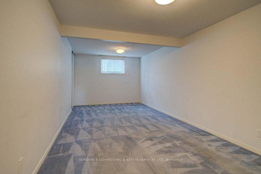 15 Forchuk Crescent photo 36