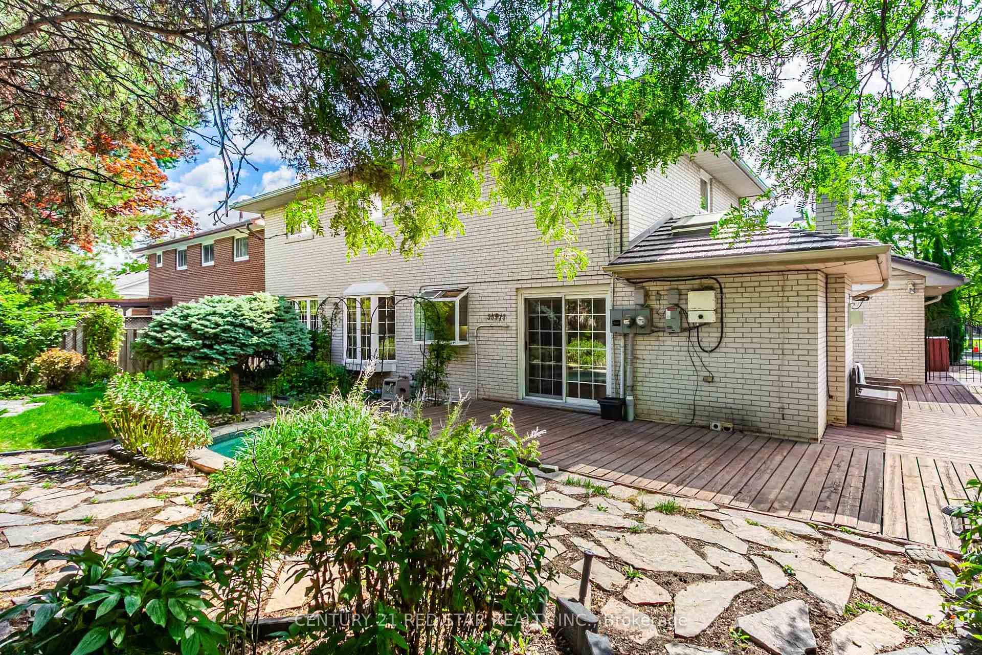 56 Silverthorne Bush Drive photo 43