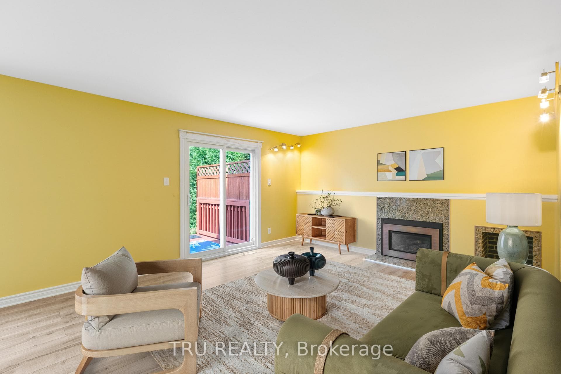 715 Mooneys Bay Place photo 11