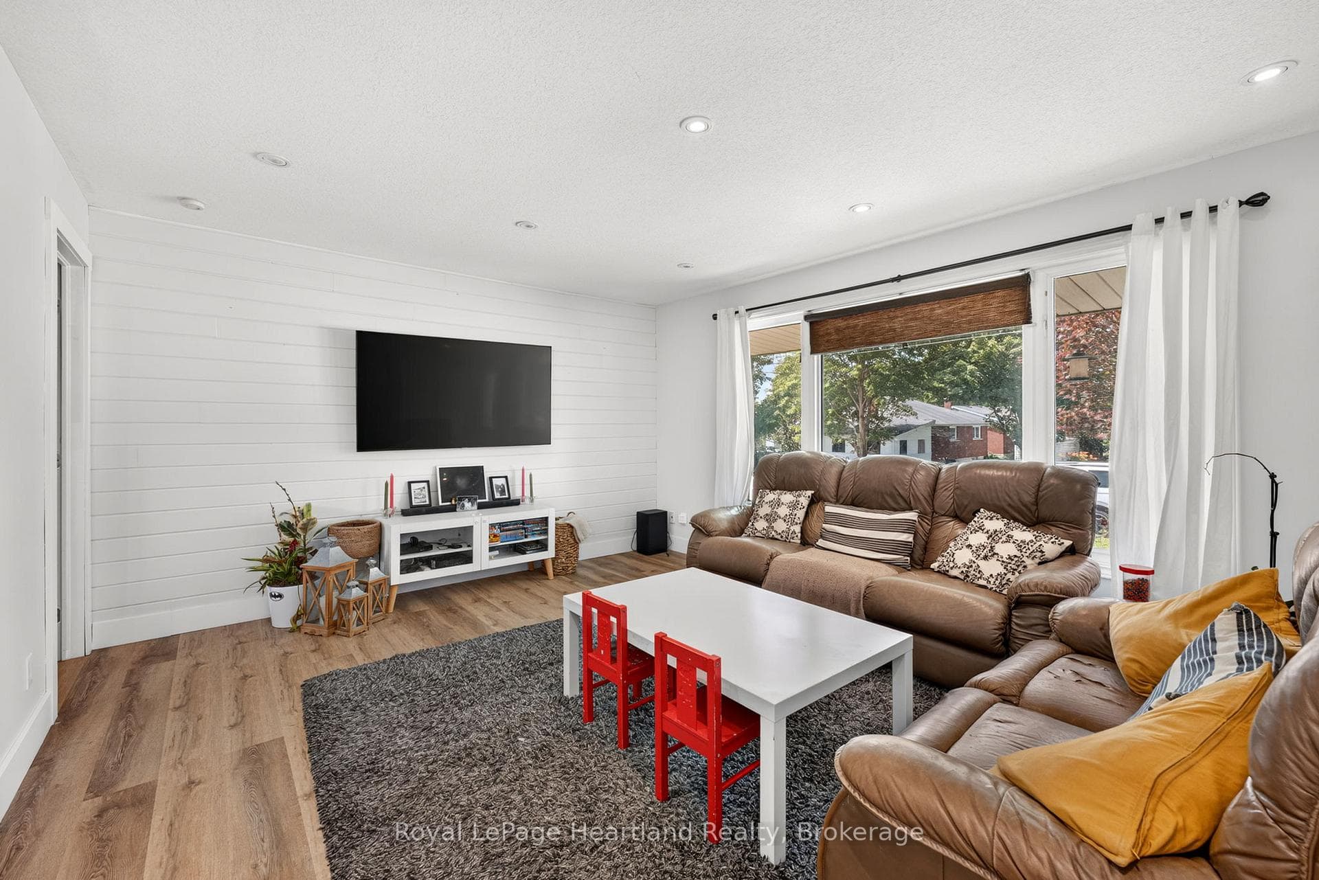 240 Elm Avenue photo 5