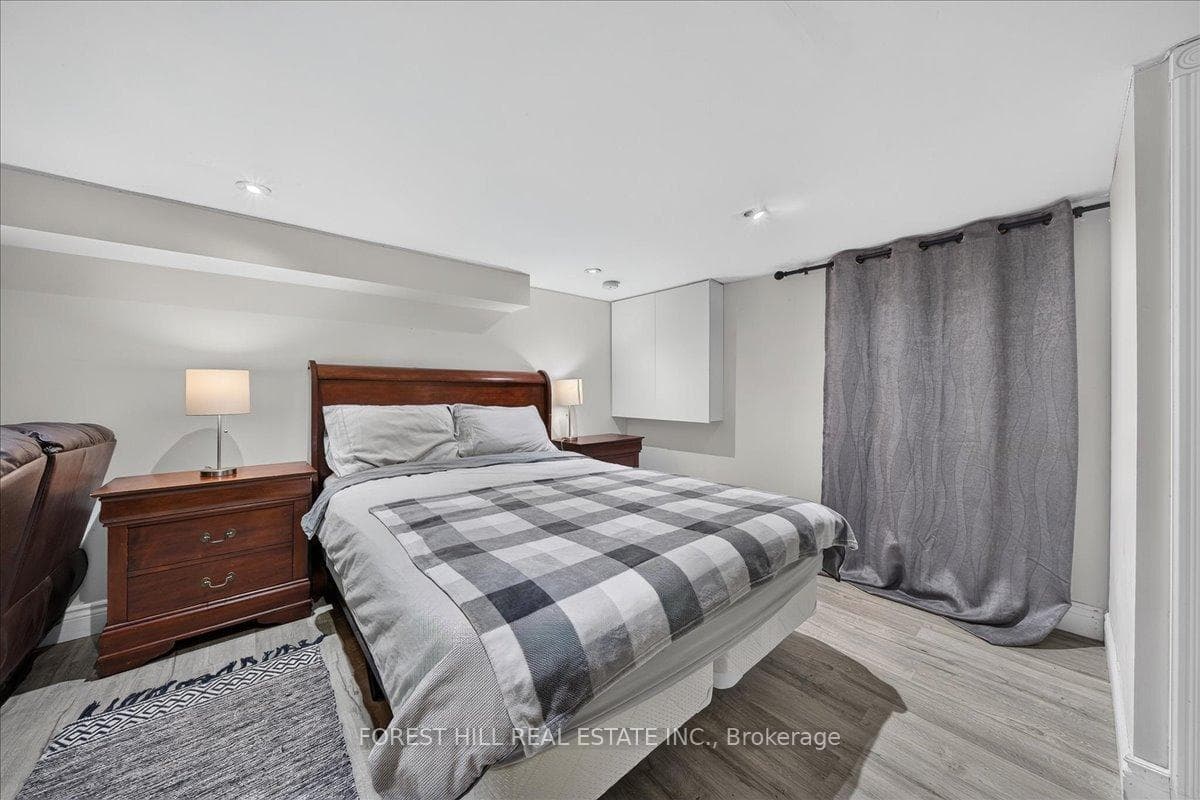 840 Maitland Street photo 34