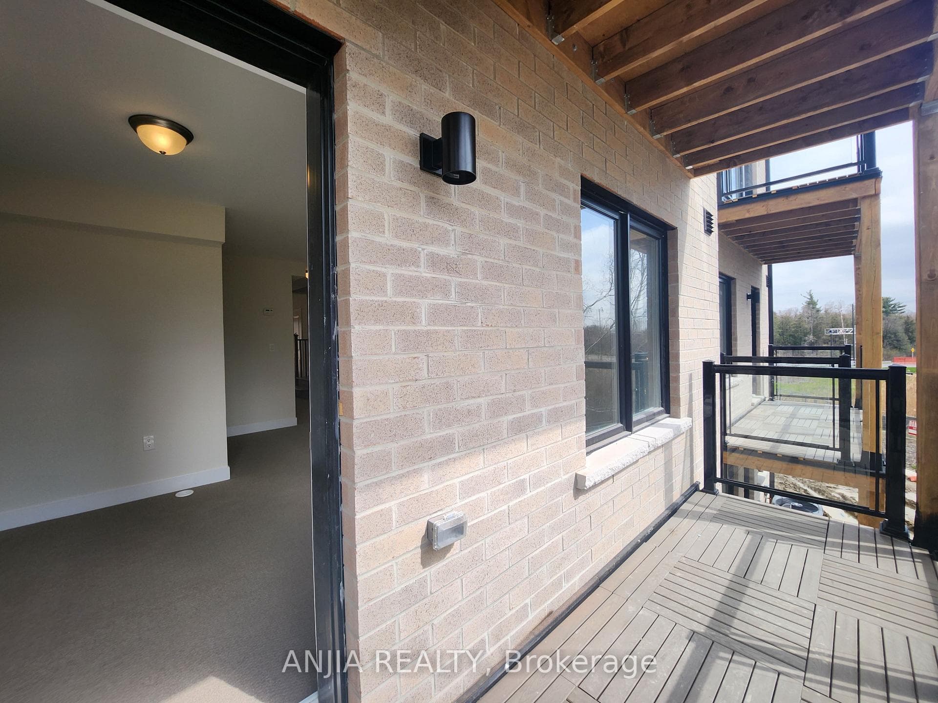 104 Credit Lane photo 10