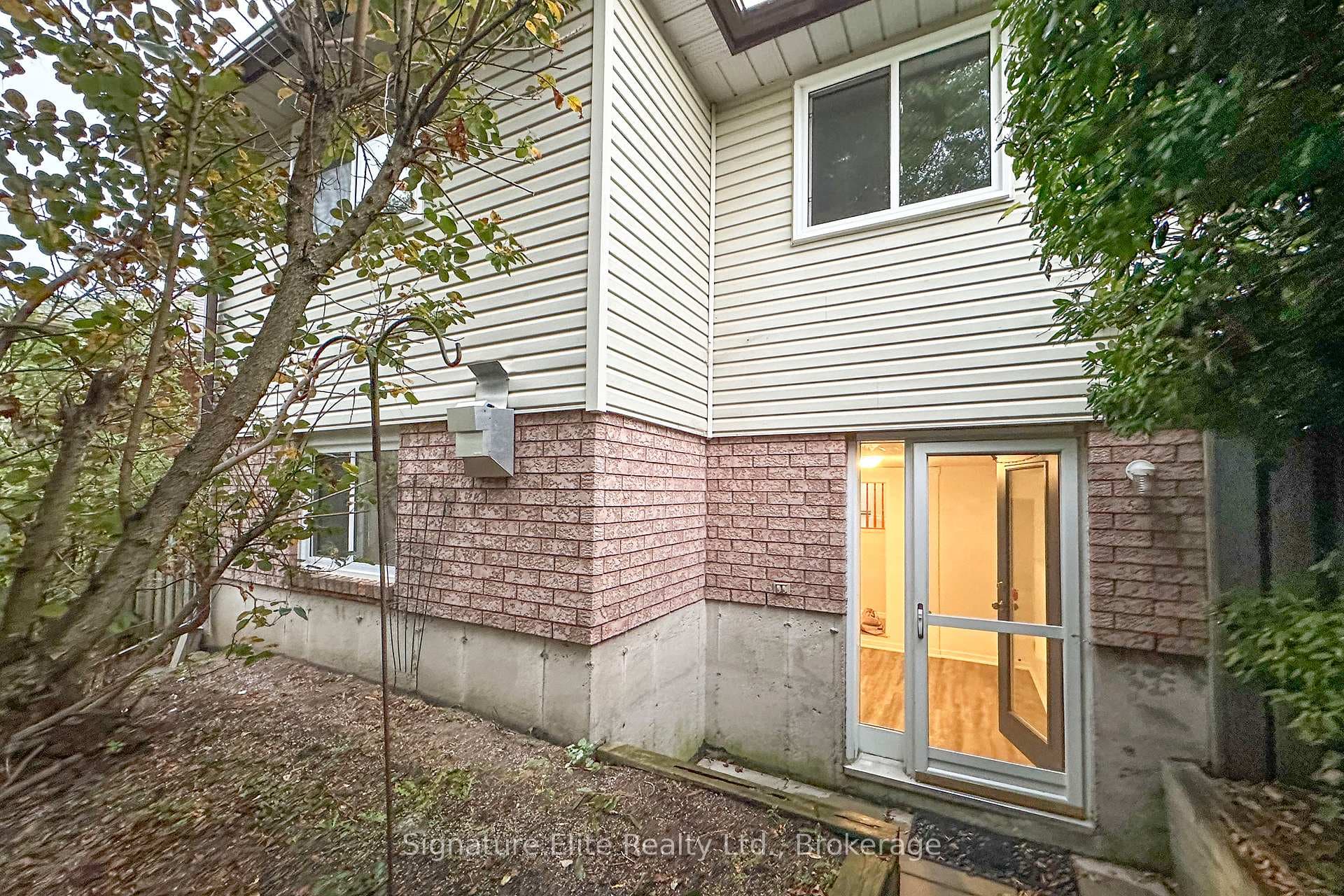 45 Mcfeeters Crescent photo 18