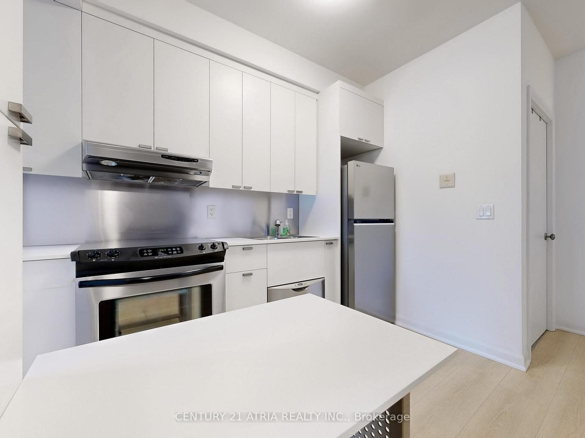 111 Elizabeth Street Unit 1809 photo 8