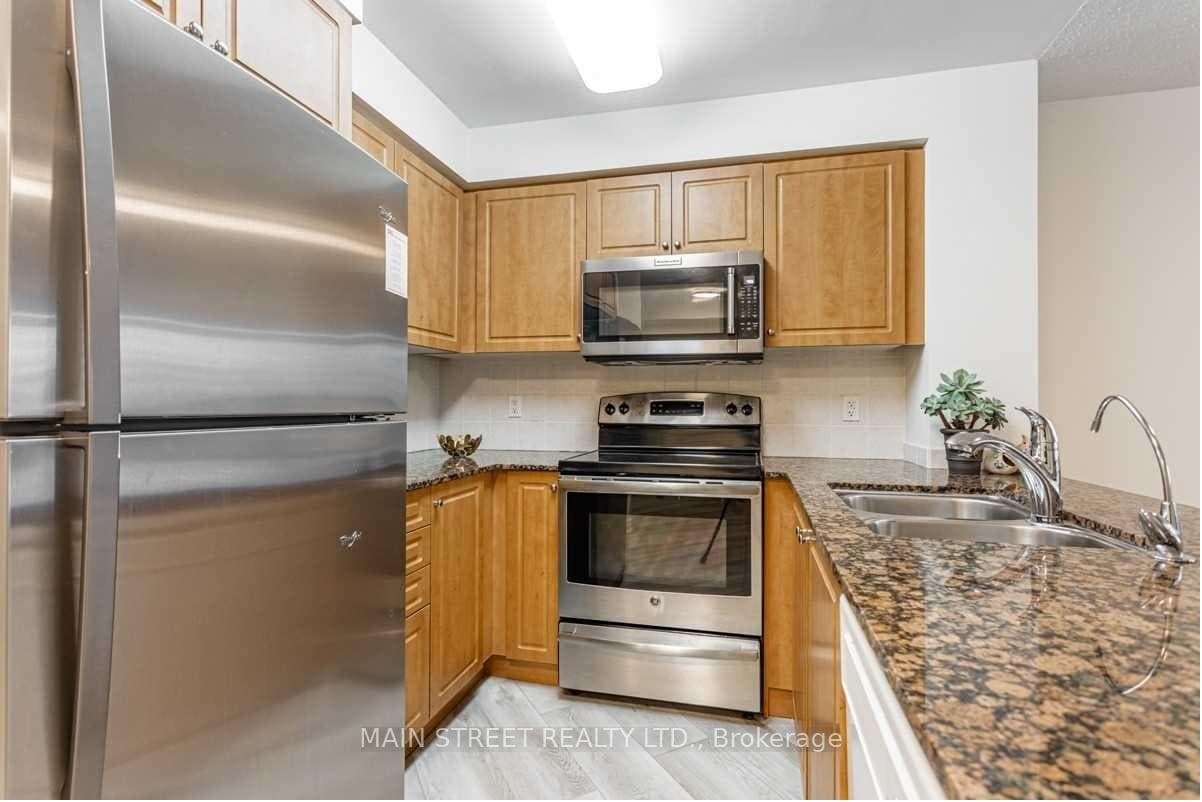509 Beecroft Road Unit 816 photo 18