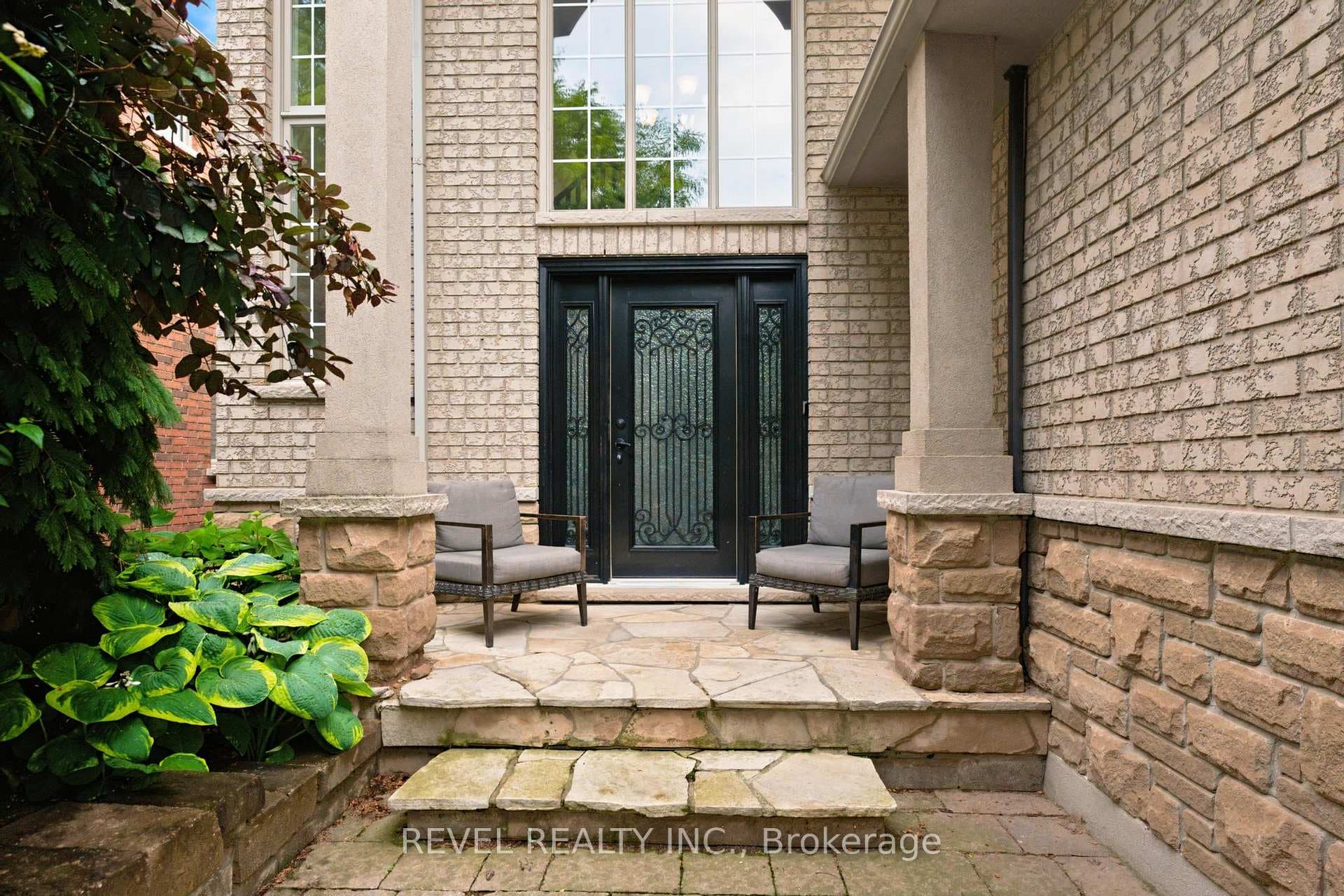 207 Valridge Drive photo 2