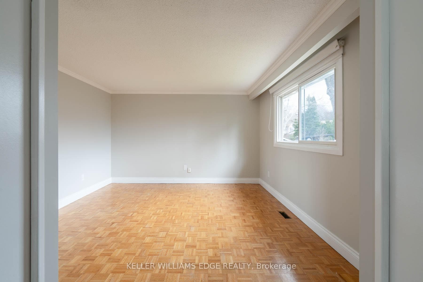 3279 Hornbeam Crescent photo 7