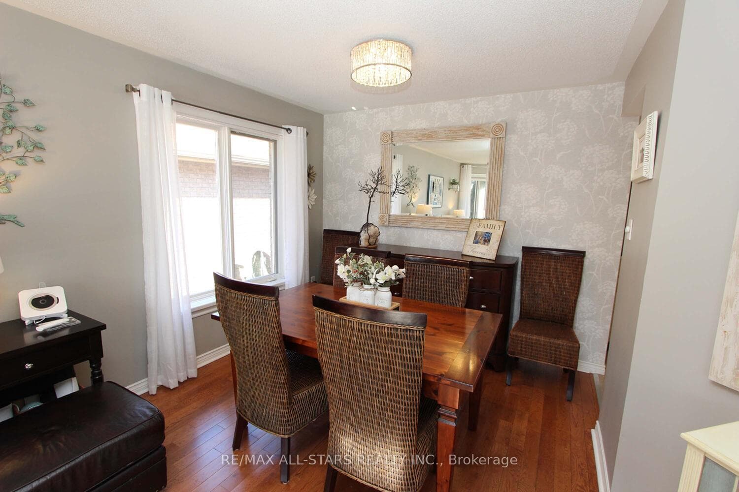 27 Hillview Drive photo 9