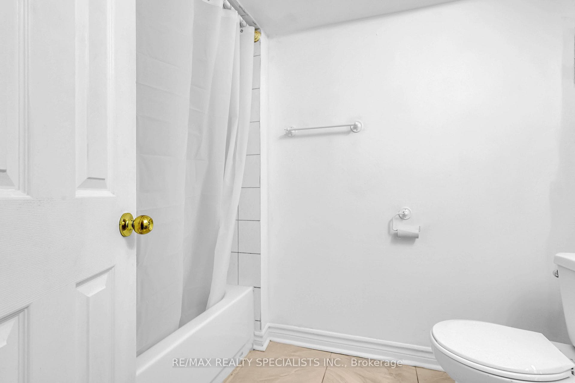 90 Kingsmere Crescent Unit BSMT photo 5