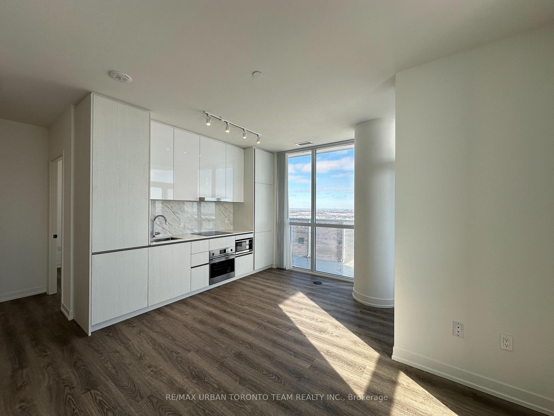 8 Interchange Way Unit 6009 photo 4