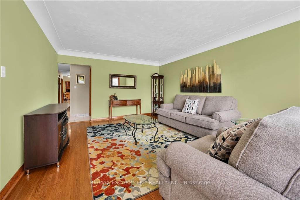 12 Hoover Crescent photo 4