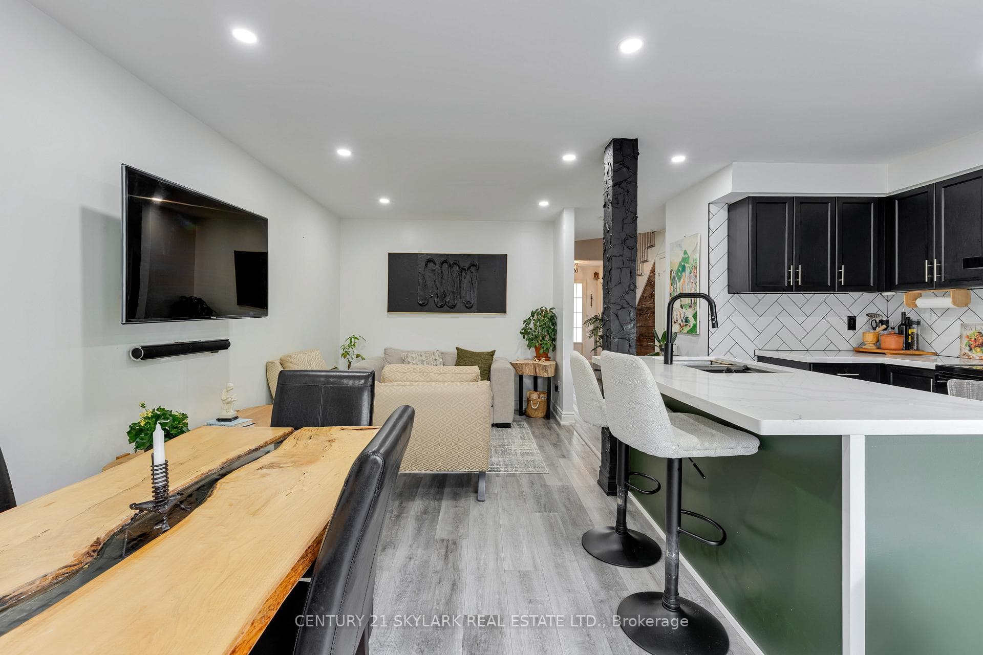 10 Cadham Boulevard Unit 18 photo 8
