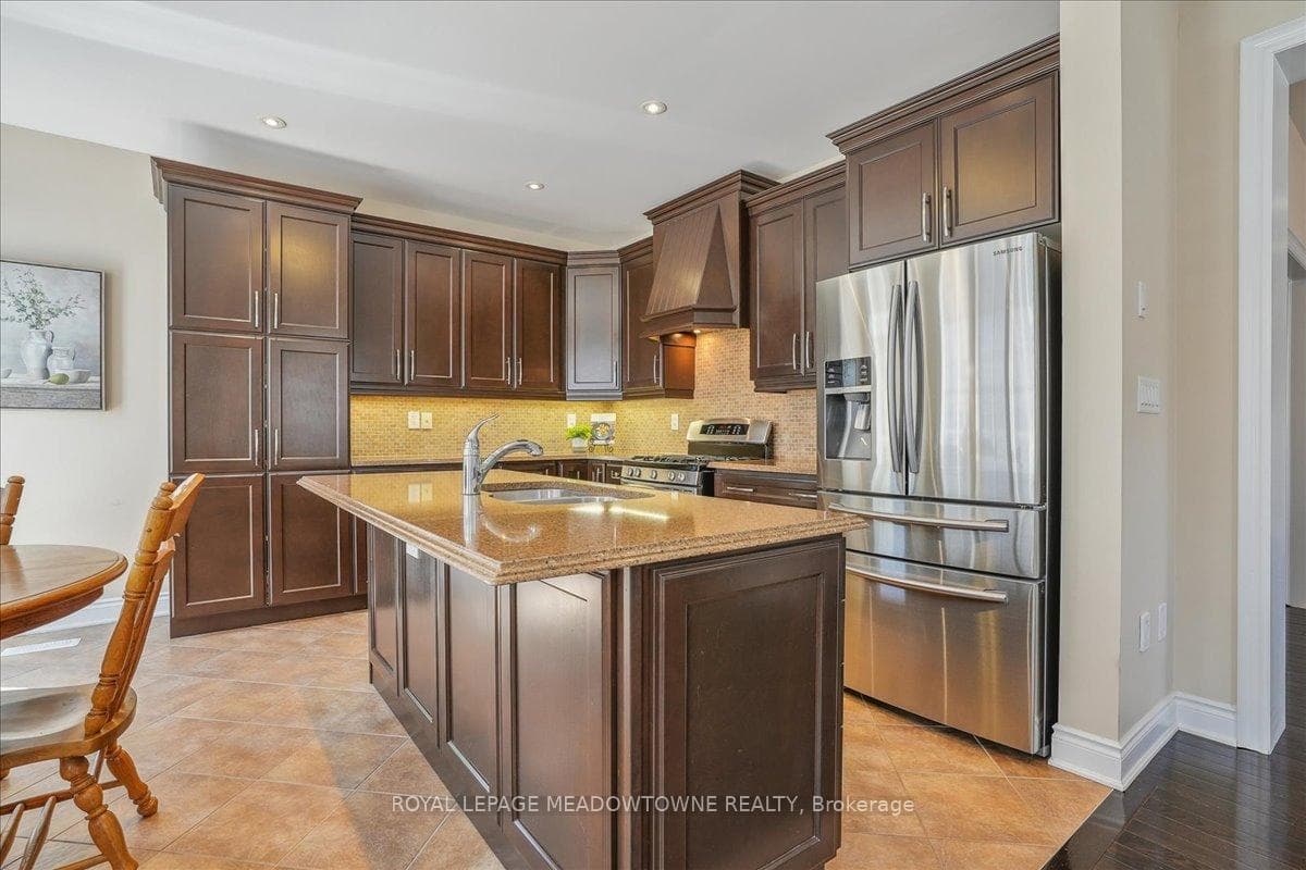 391 Wettlaufer Terrace photo 13
