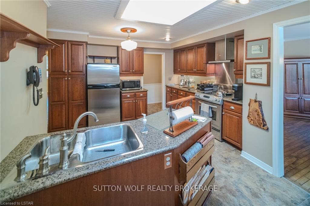 568 DEWAN Street photo 14