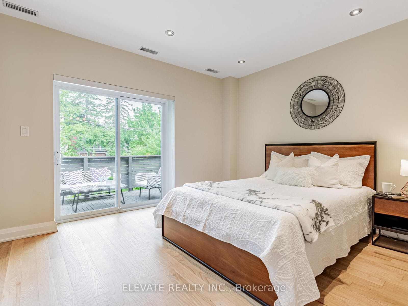 448 Montrose Avenue photo 16
