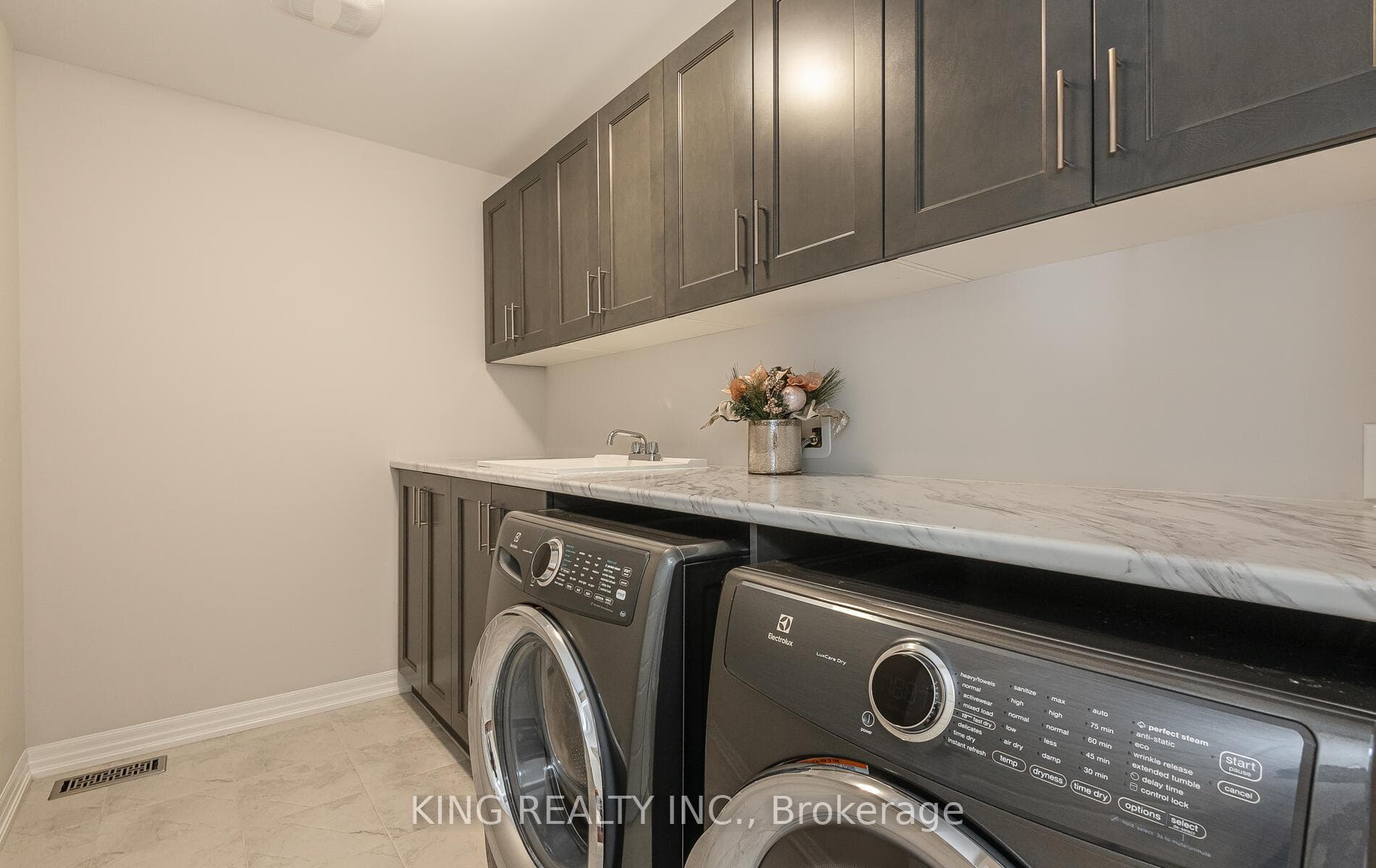 145 Marvin Avenue photo 31