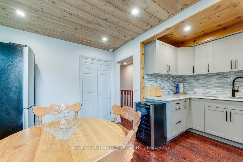 1425 Lansdowne Avenue photo 21