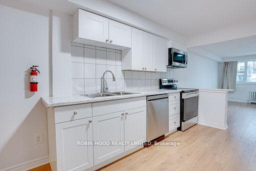 104 Gloucester Grove Unit PH1 photo 9