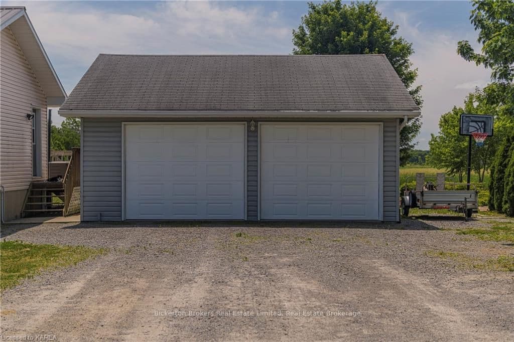 298 CENTENNIAL Road photo 3