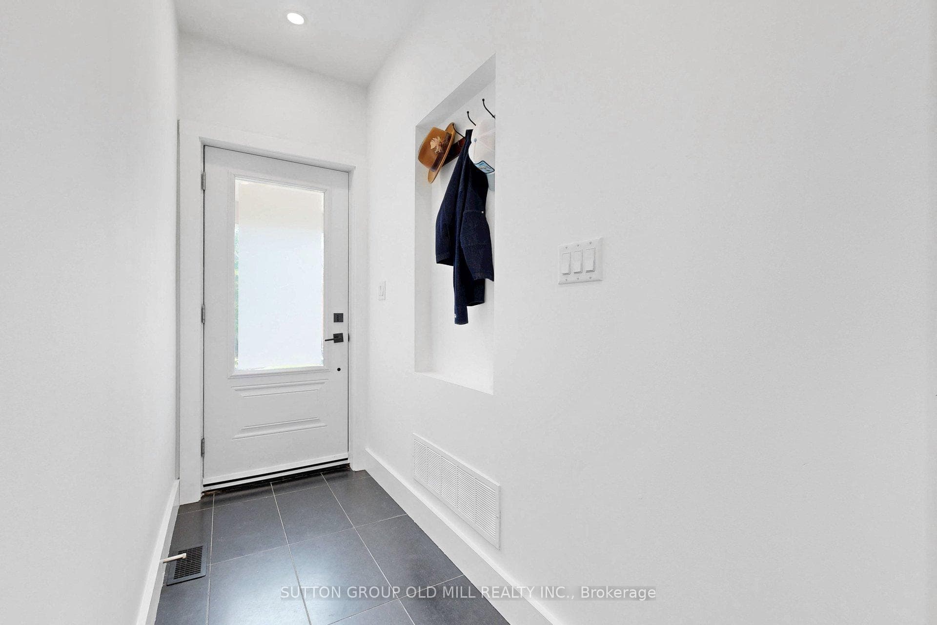 90 Fermanagh Avenue photo 4
