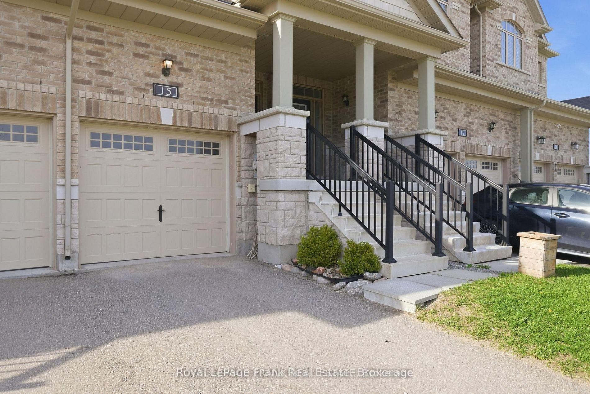 15 Highlands Boulevard photo 4