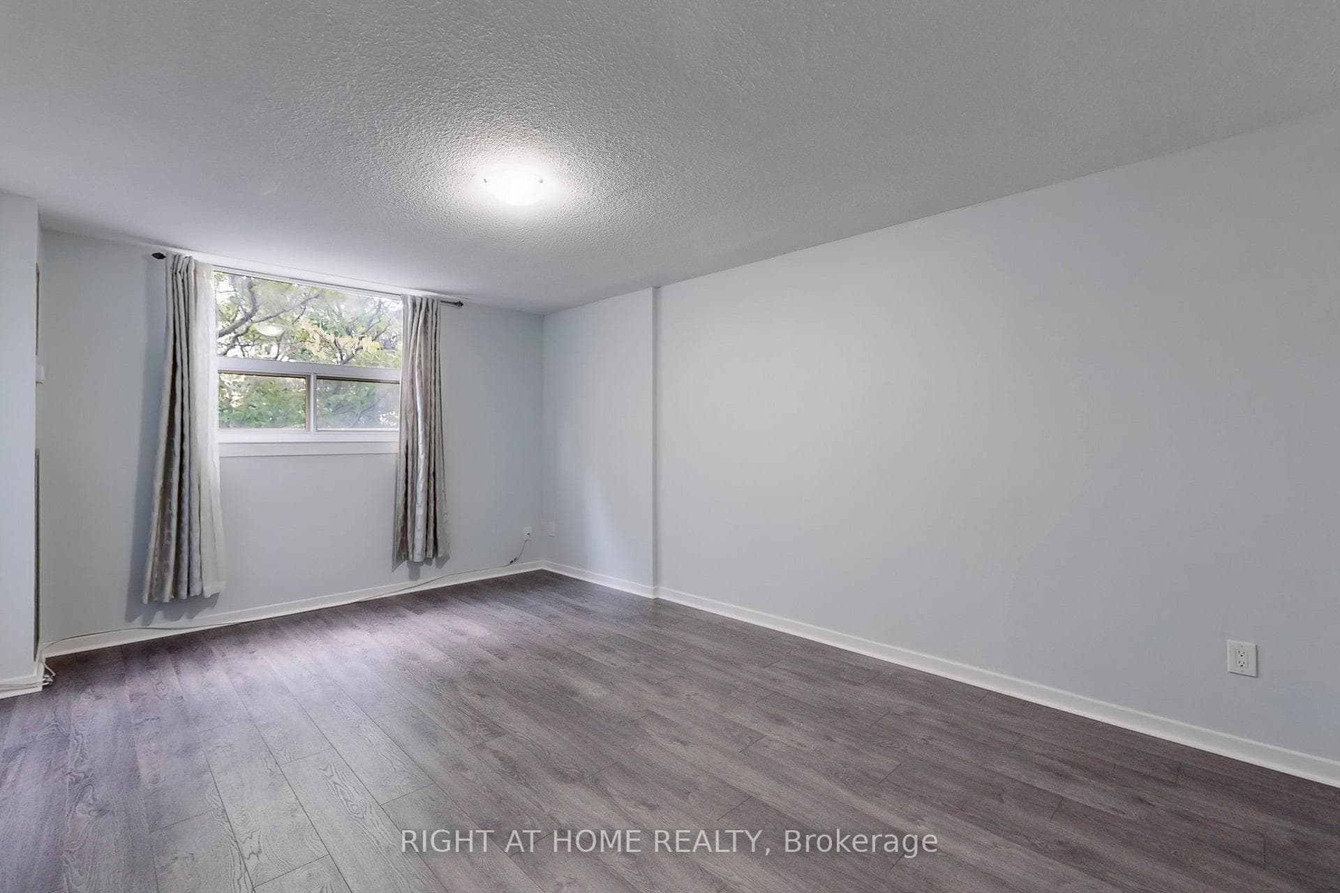 7451 YONGE Street Unit 201 photo 11