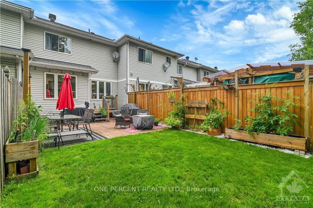 468 LAWLER Crescent photo 30