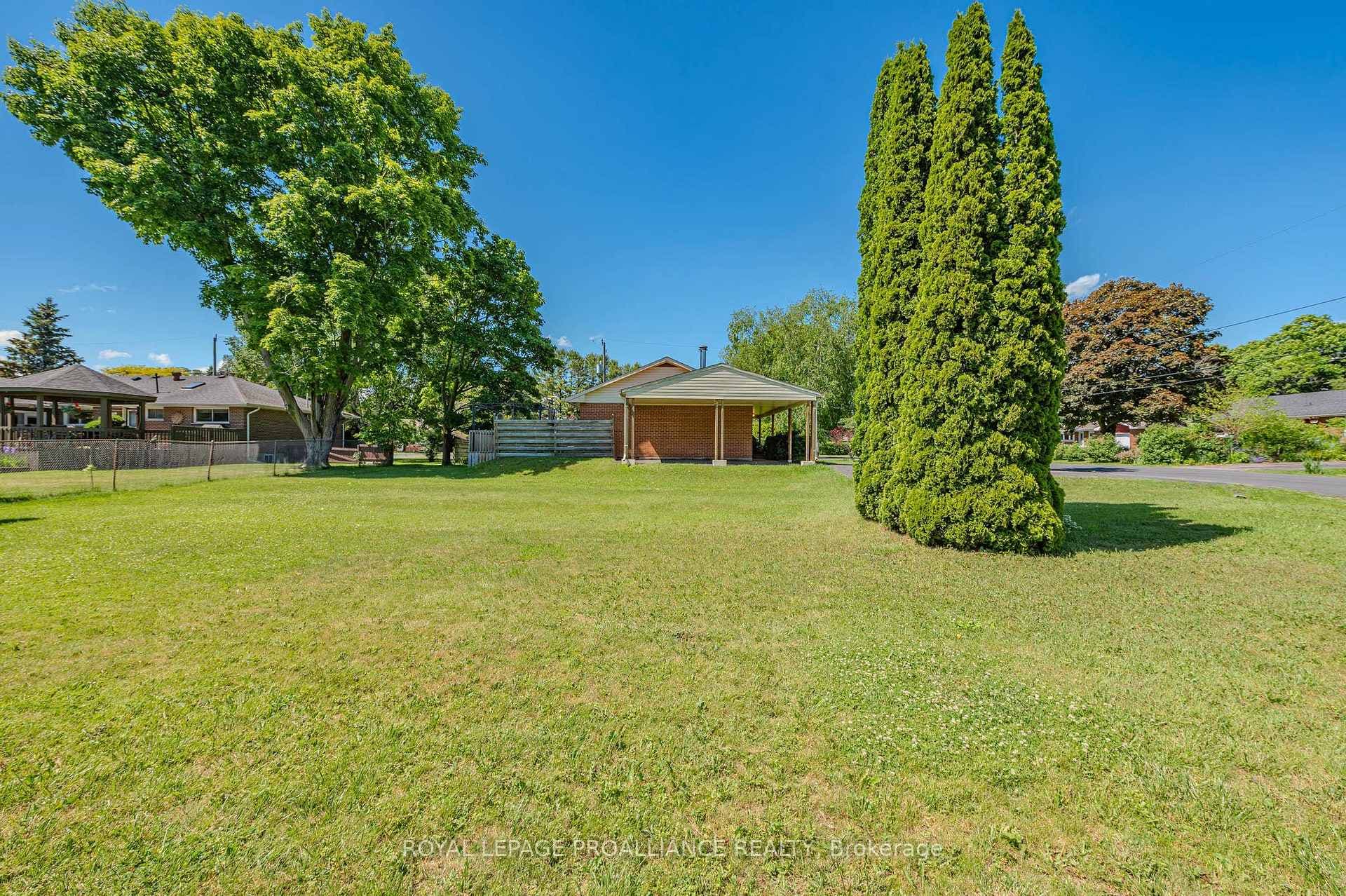 7 Maplewood Boulevard photo 6