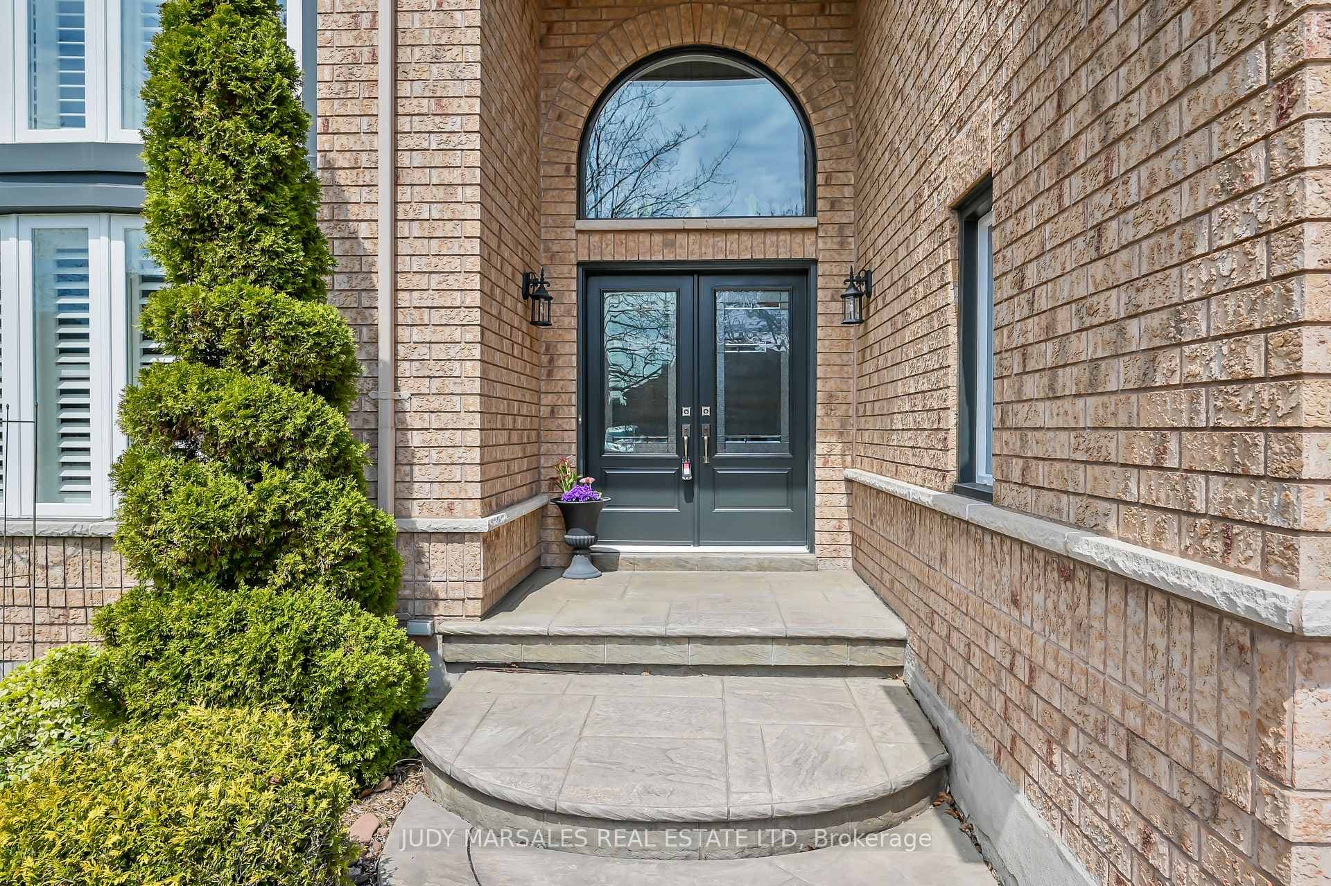 132 Davidson Boulevard photo 3