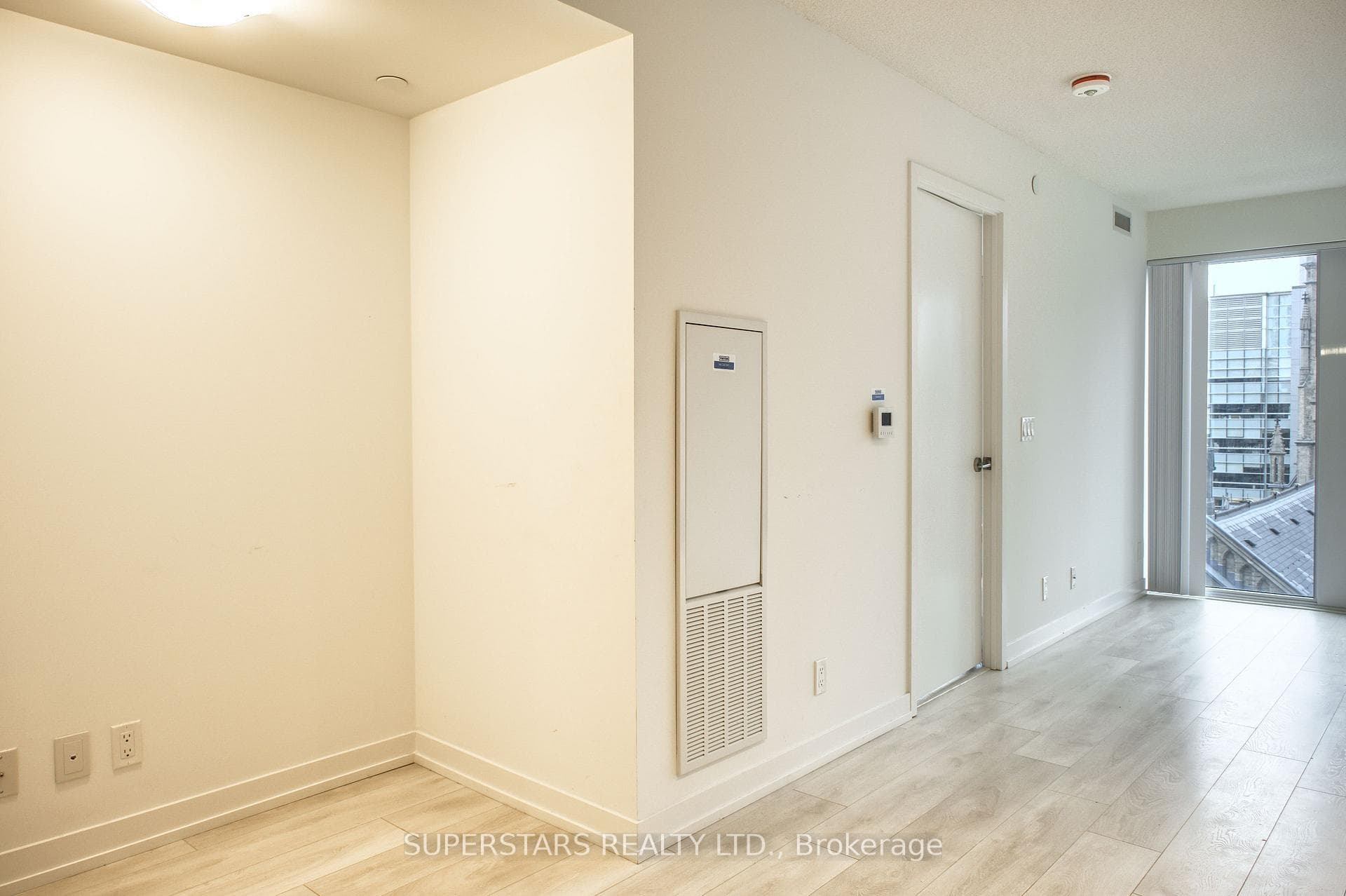 60 Shuter Street Unit 1008 photo 17