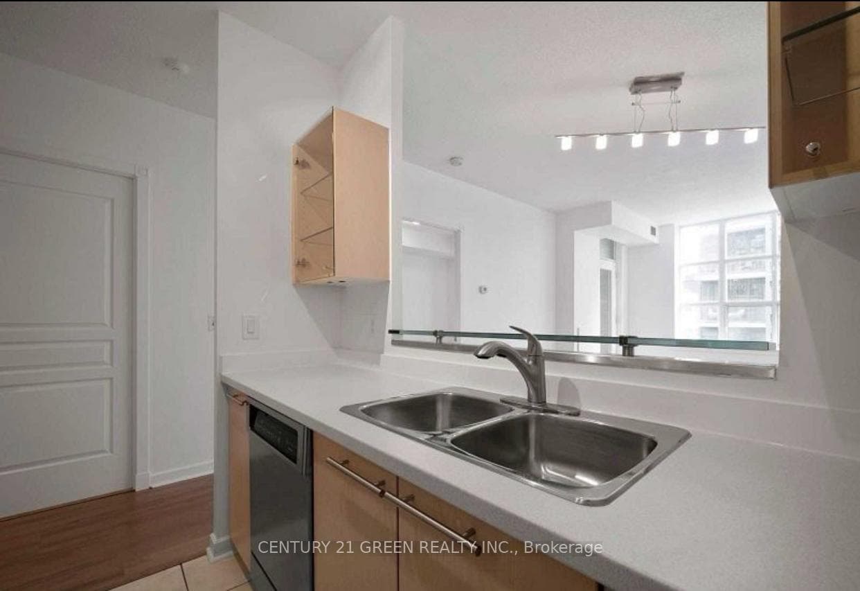 438 Richmond Street Unit 819 photo 7