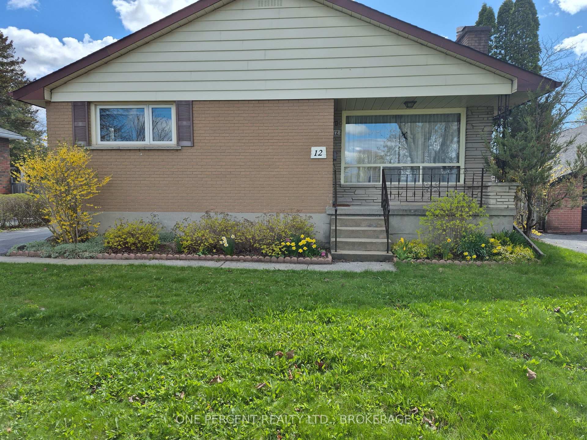 12 Campbell Crescent photo 1