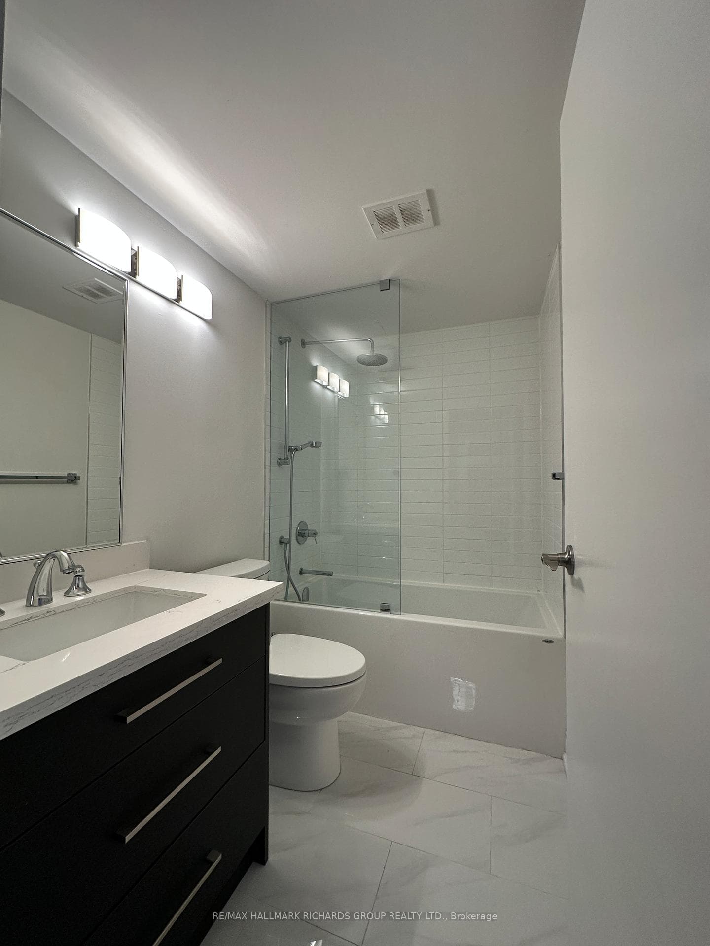 33 Harbour Square Unit 3206 photo 2