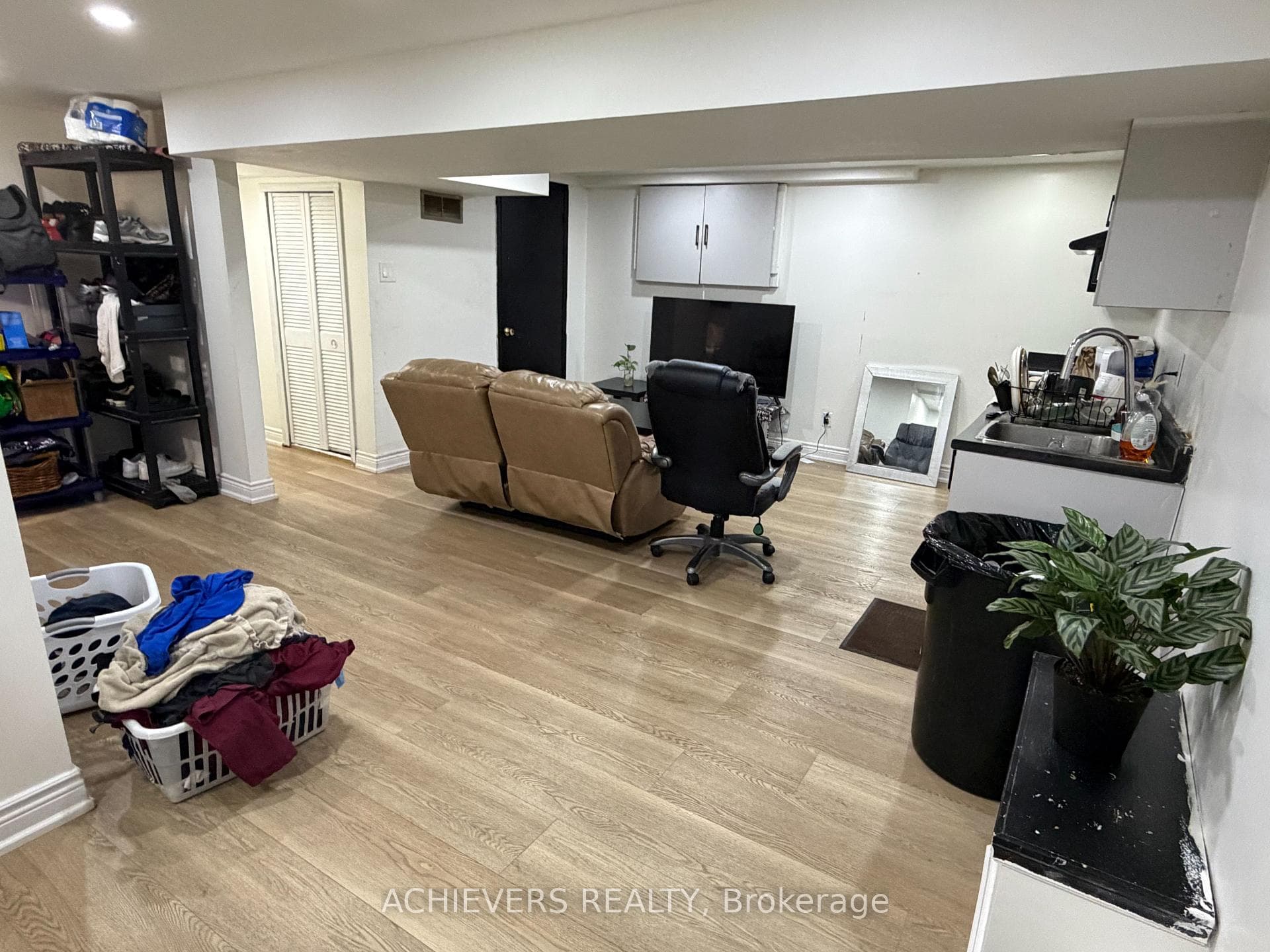 176 Culver Crescent photo 29
