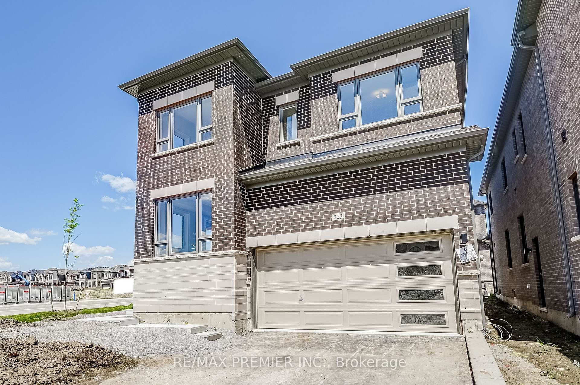 223 Yakefarm Boulevard photo 2