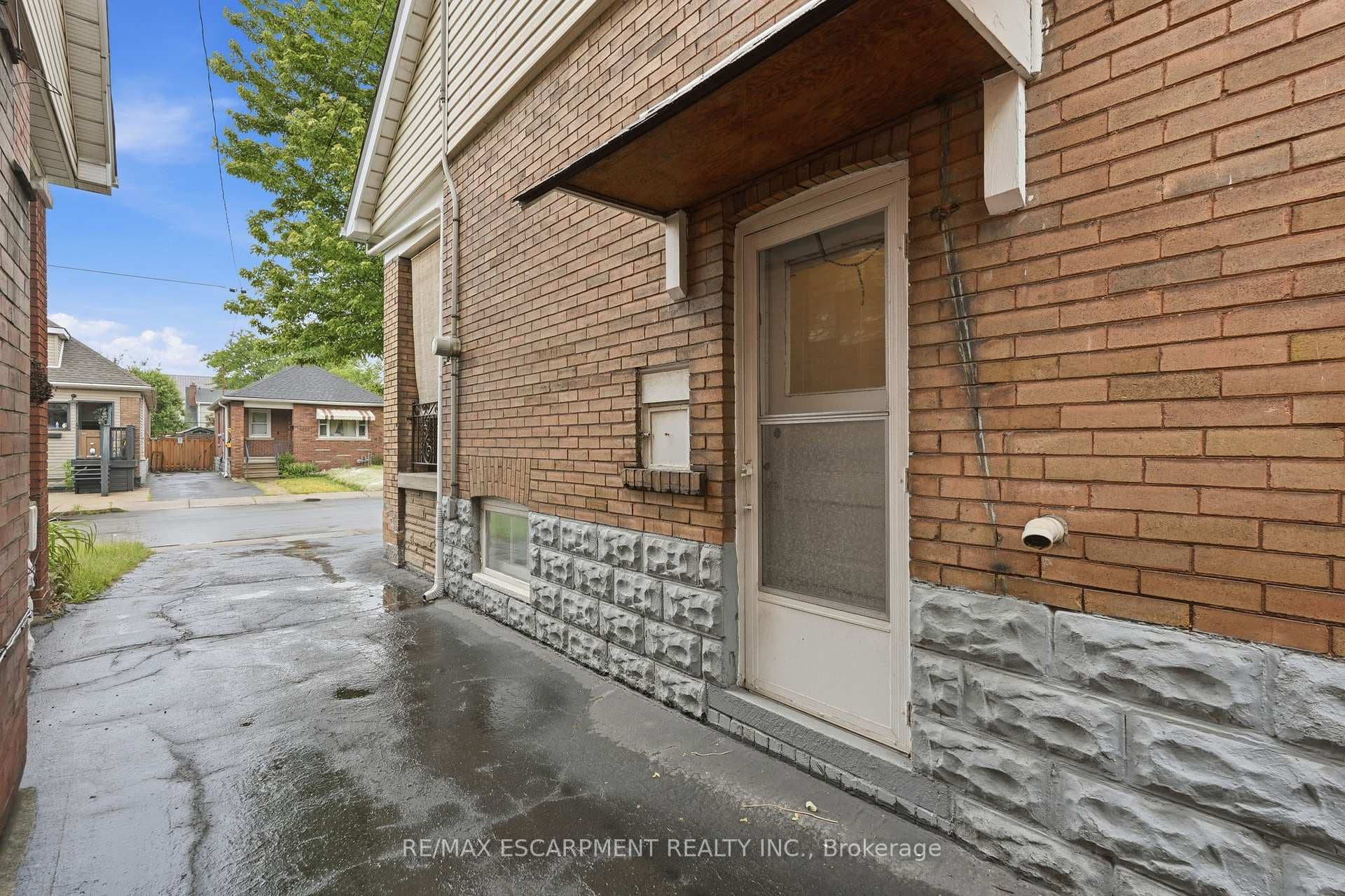 16 CONNAUGHT Avenue photo 39