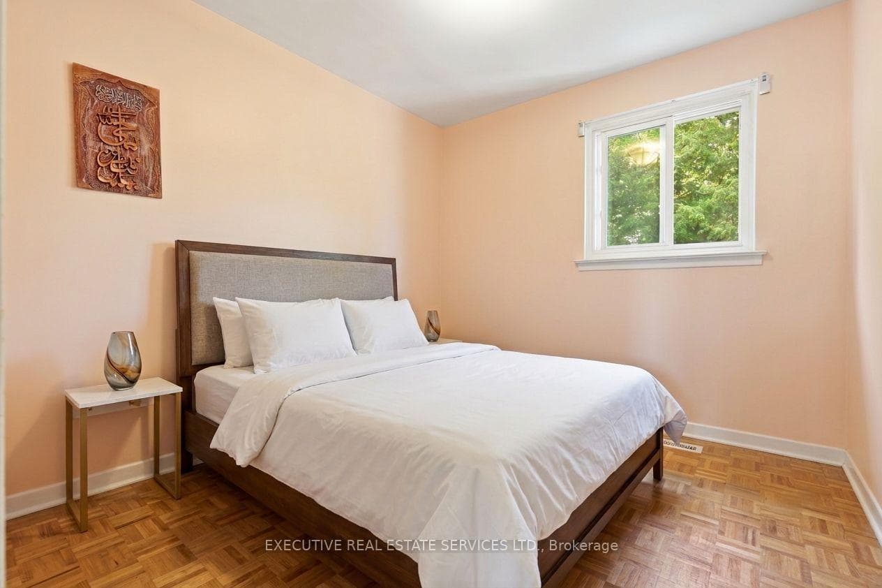 60 Chipwood Crescent photo 10