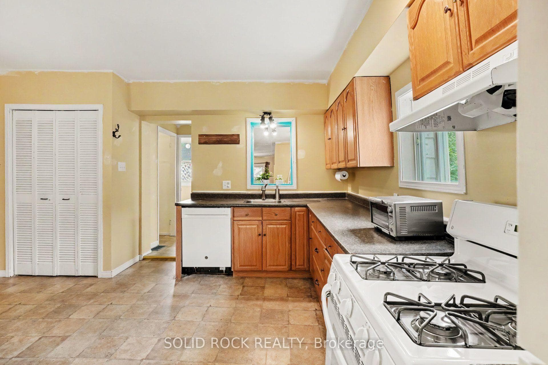 211 Bell Street photo 11
