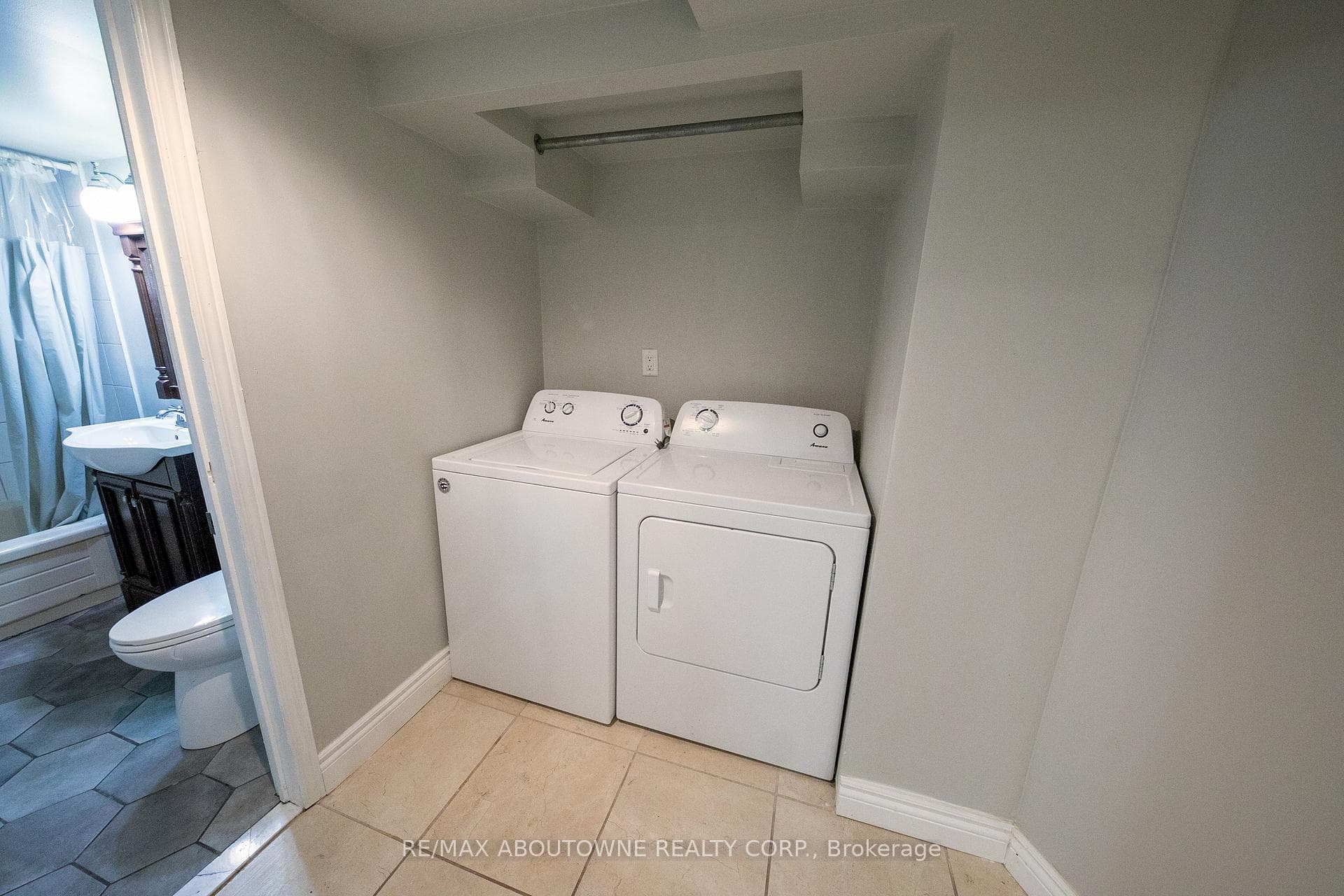 189 River Oaks Boulevard Unit Bsmt photo 18