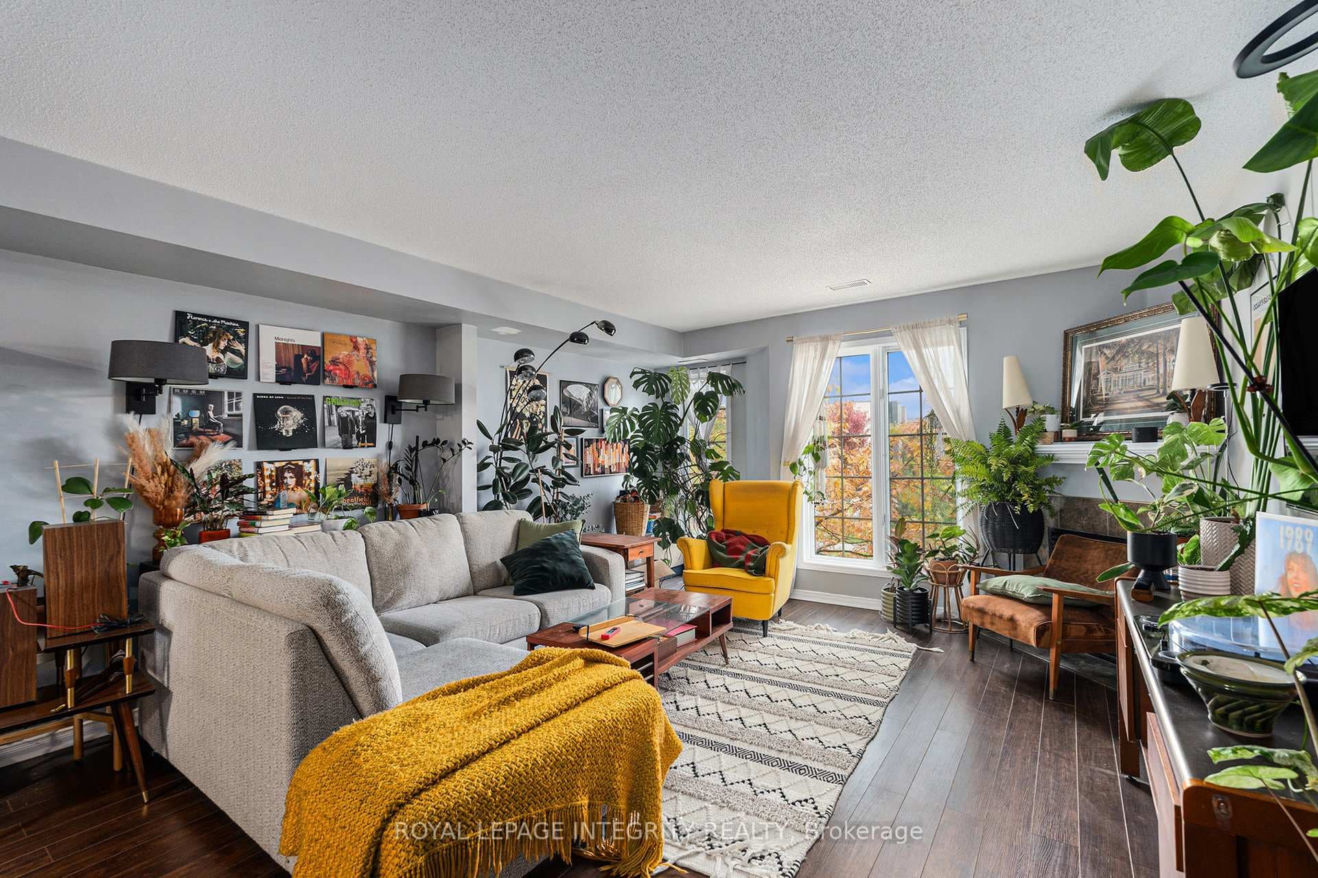 813 Longfields Drive photo 3