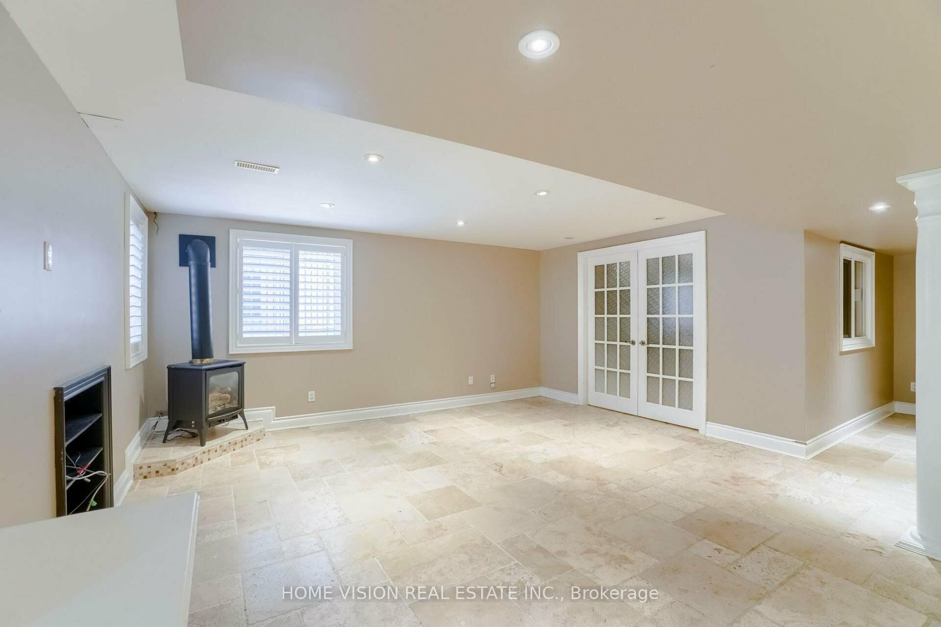 24 Sandbanks dr Drive Unit Basmt photo 6