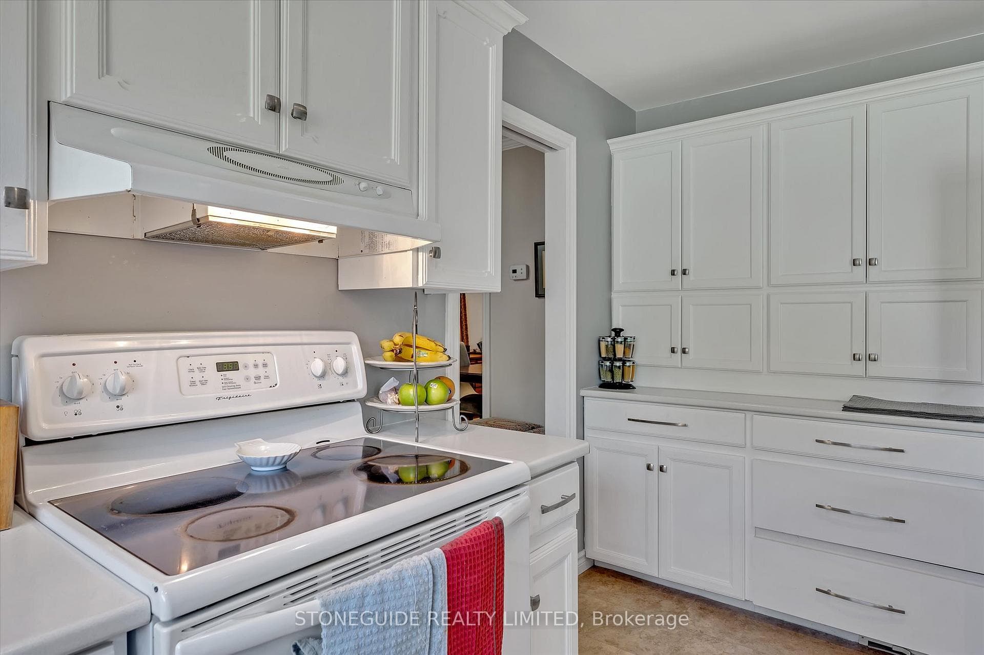 1812 Parkwood Circle photo 7