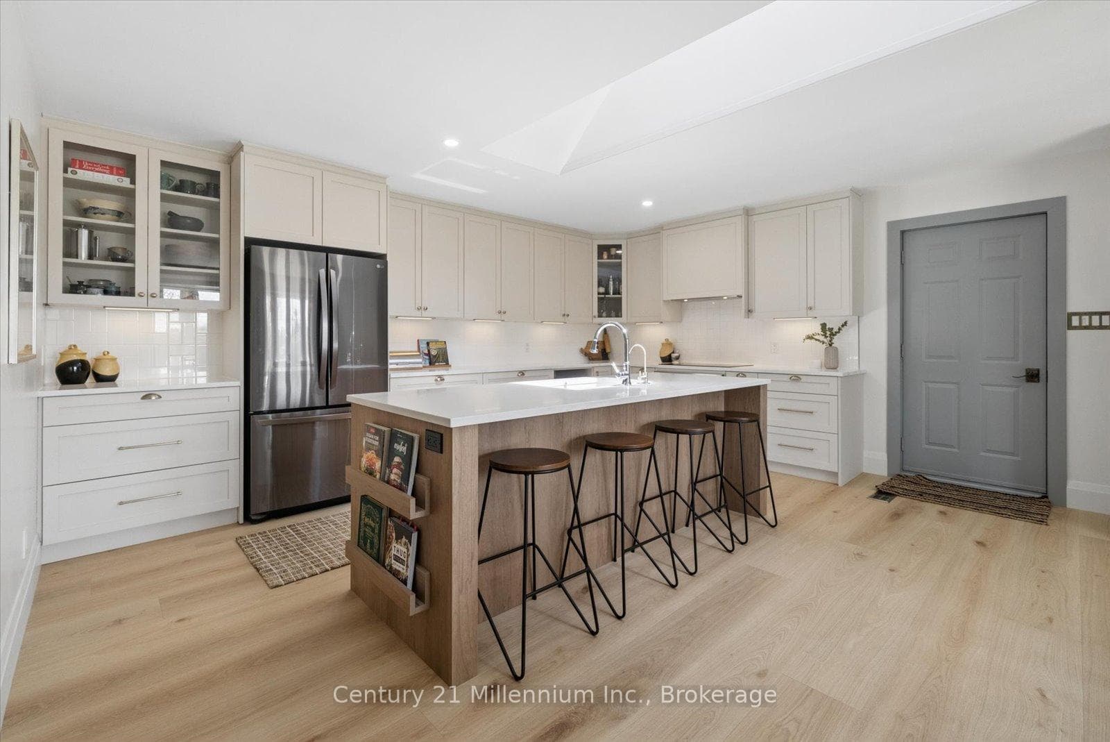 4 Blackburn Avenue photo 12
