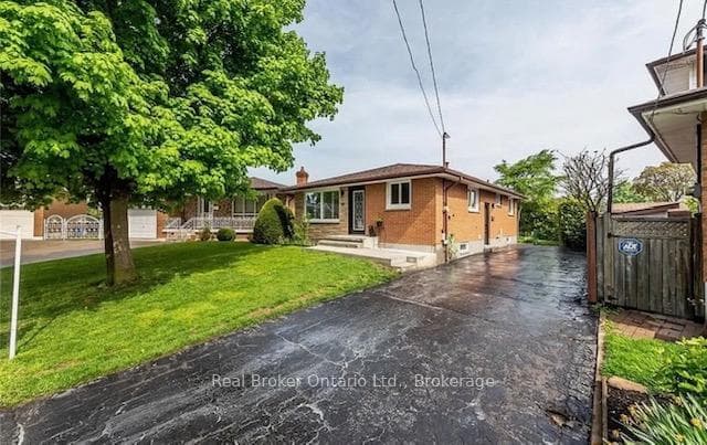 10 Sandlyn Court photo 1
