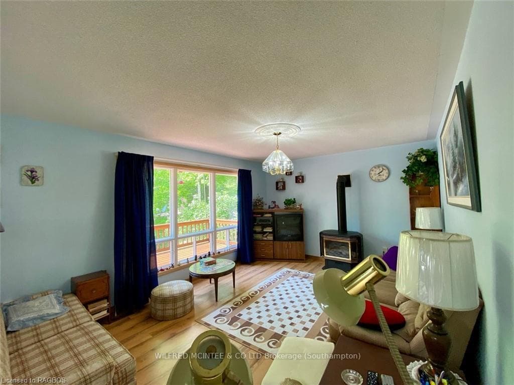 148 THOMPSON Avenue photo 11