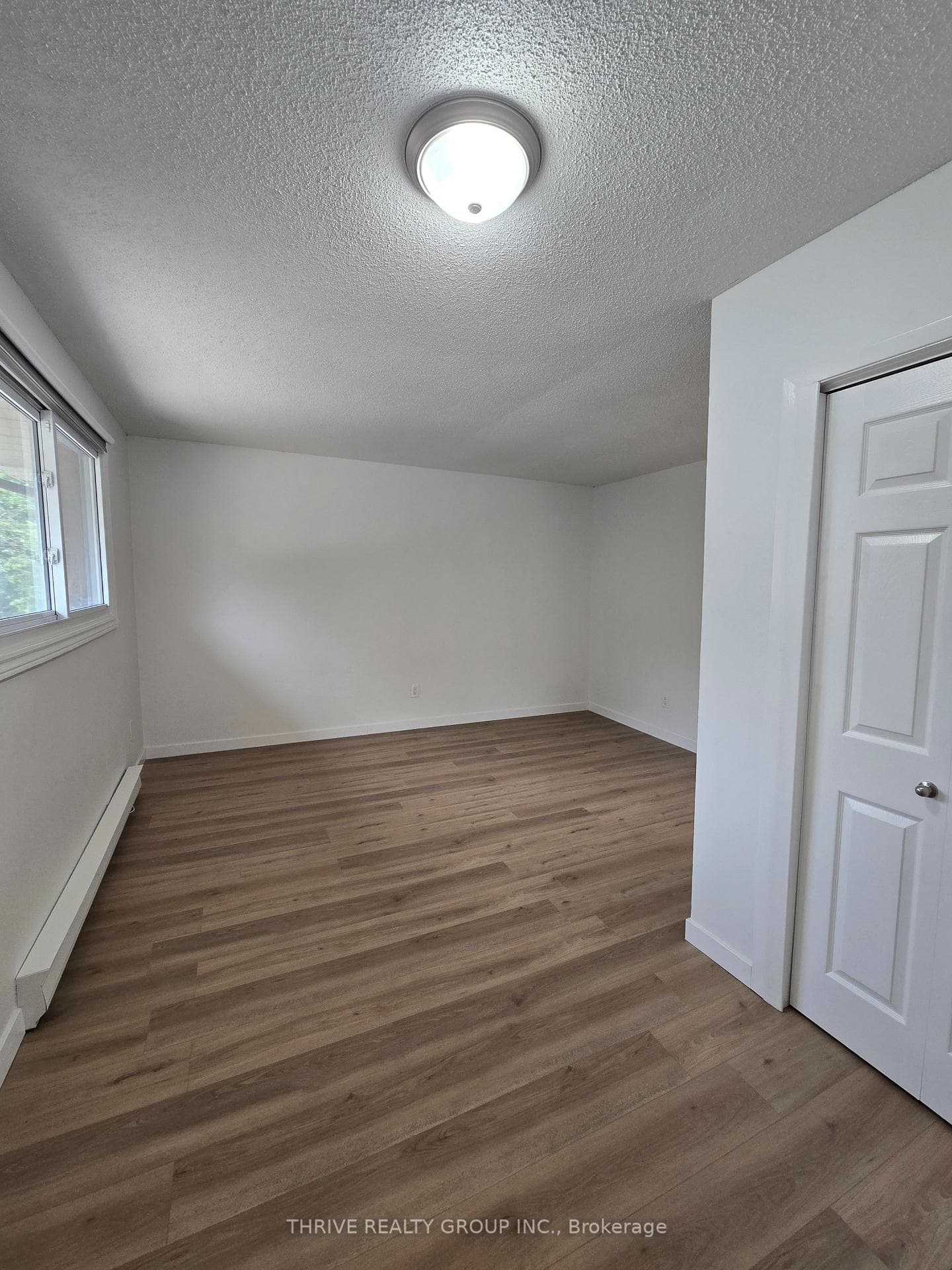 184 Simcoe Street Unit 3 photo 5