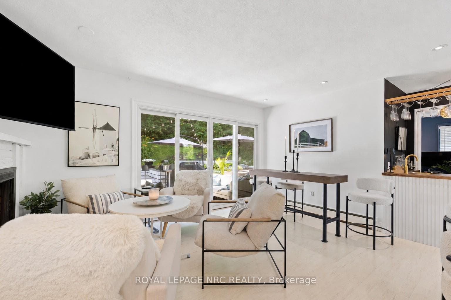 Bright & Inviting Open Space