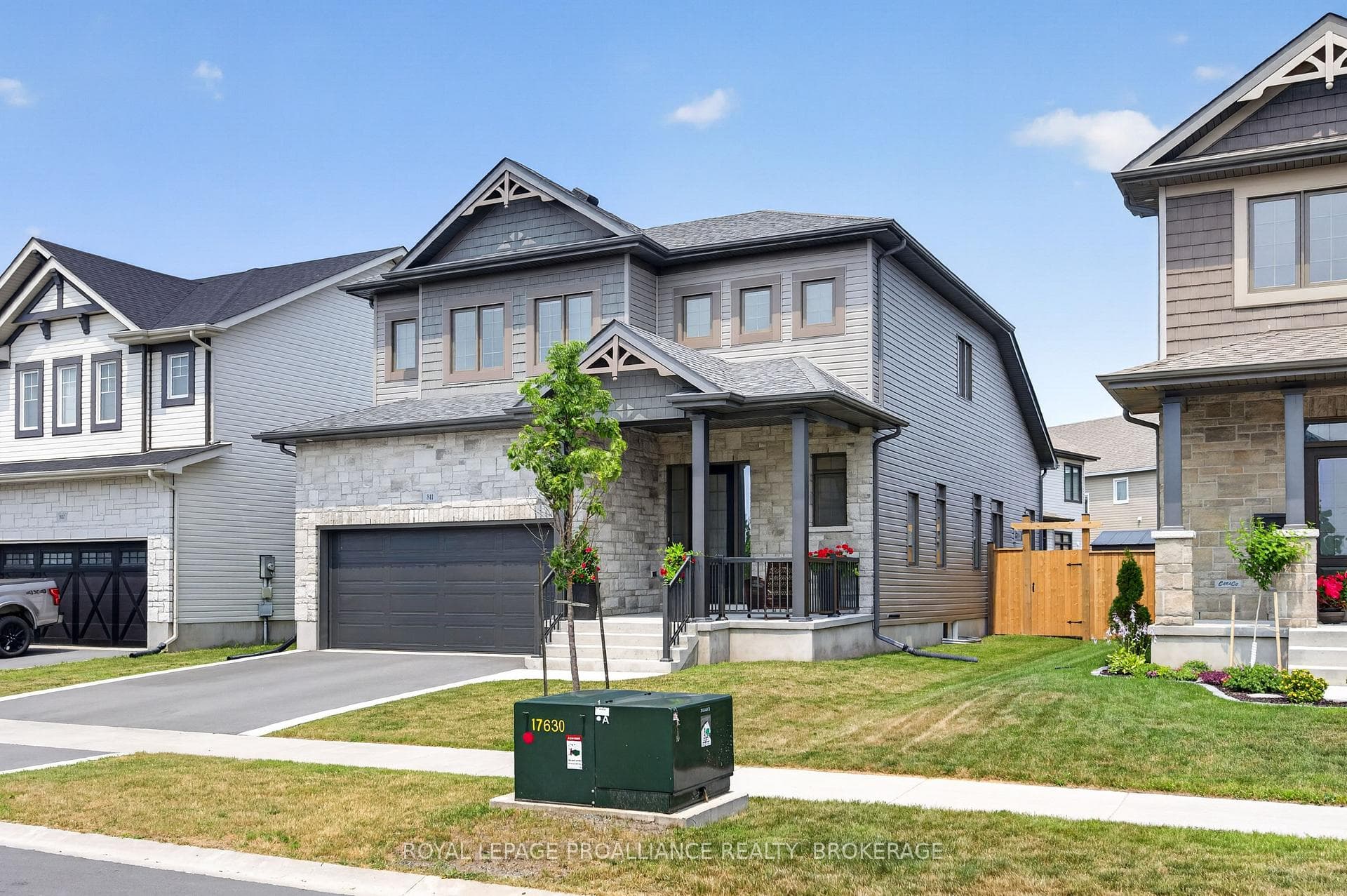 811 Riverview Way photo 1